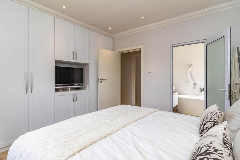 4 Bedroom Property for Sale in Sandbaai Western Cape